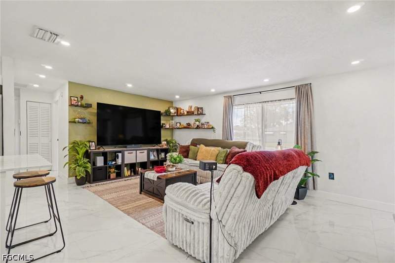 4 bedroom SingleFamilyResidence at 73 Cardinal Dr, Holeusa Estates, North Fort Myers — photo 5