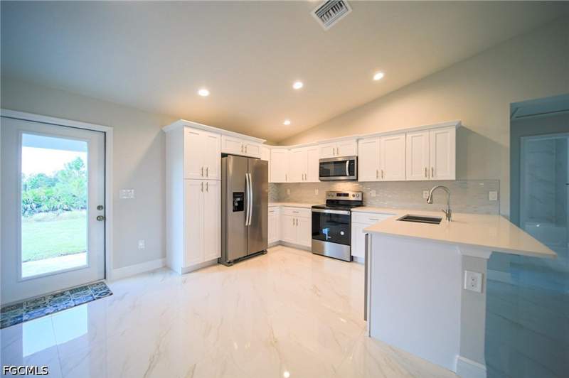 3 bedroom SingleFamilyResidence at 2009 Voss Ct, Greenbriar, Lehigh Acres — photo 2