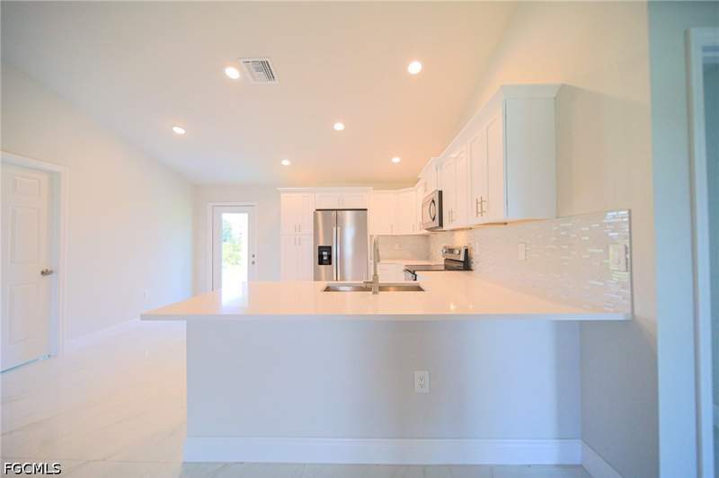 3 bedroom SingleFamilyResidence at 2009 Voss Ct, Greenbriar, Lehigh Acres — photo 5