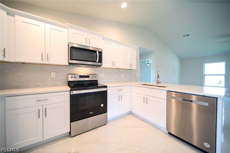 3 bedroom SingleFamilyResidence at 2007 Voss Ct, Greenbriar, Lehigh Acres — photo 3