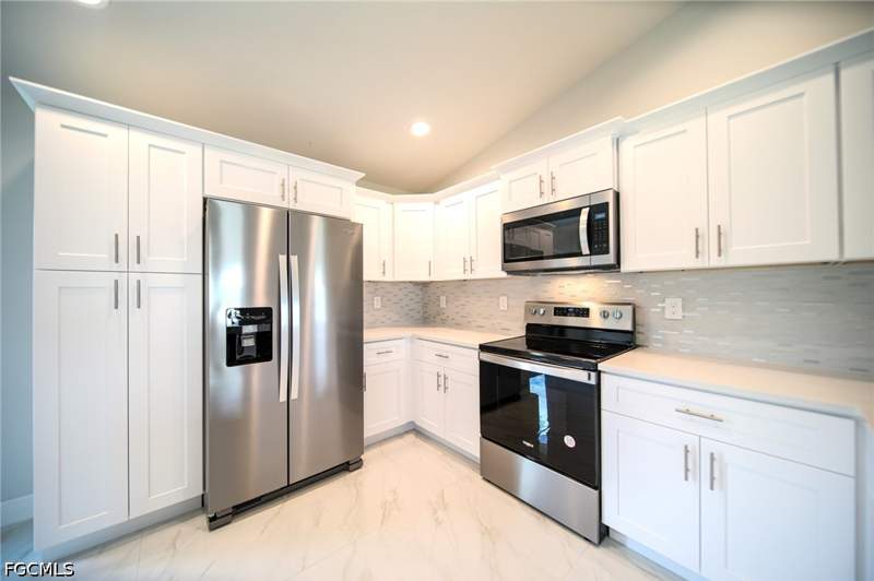 3 bedroom SingleFamilyResidence at 2007 Voss Ct, Greenbriar, Lehigh Acres — photo 4