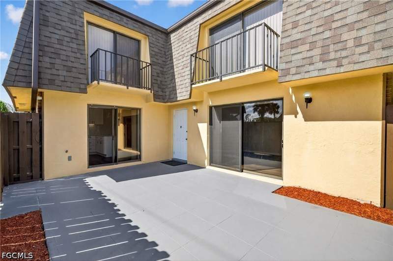 2 bedroom Townhouse at 5576 Malt Dr 4, Parkwoods Townhouse Community, Fort Myers — photo 2