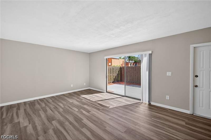 2 bedroom Townhouse at 5576 Malt Dr 4, Parkwoods Townhouse Community, Fort Myers — photo 4
