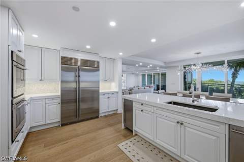 11125 Gulf Shore Dr 308, Naples FL - photo 11 of 38
