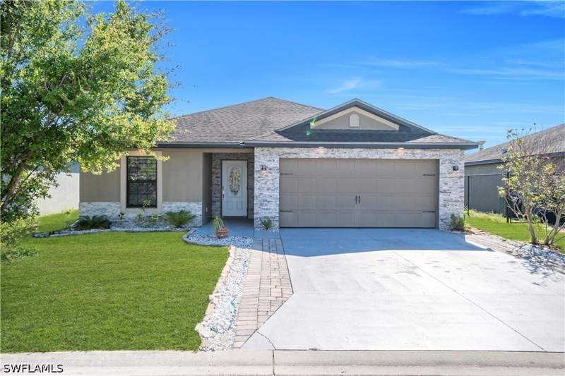3 bedroom SingleFamilyResidence at 175 Shadowview Ct, Shadow Lakes, Lehigh Acres — photo 2