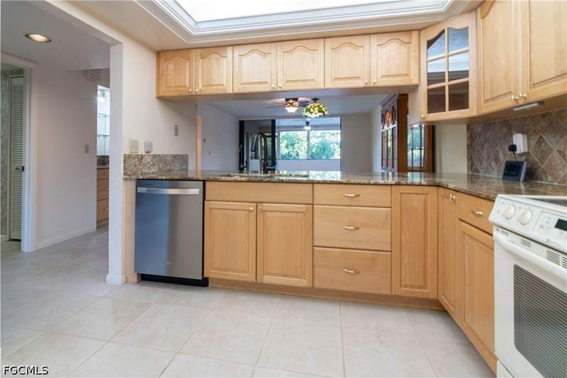 2 bedroom Condominium at 2069 W Lakeview Blvd E1, Lakeside At Lochmoor Condo, North Fort Myers — photo 2