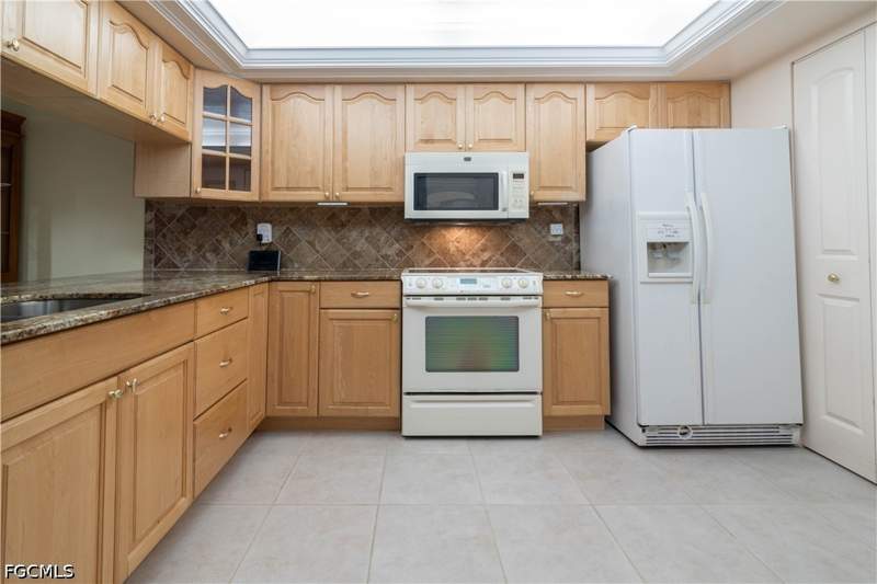 2 bedroom Condominium at 2069 W Lakeview Blvd E1, Lakeside At Lochmoor Condo, North Fort Myers — photo 3
