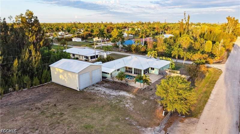 4 bedroom SingleFamilyResidence at 12341 Marlin Rd, Pine Island Ridge, Bokeelia — photo 2