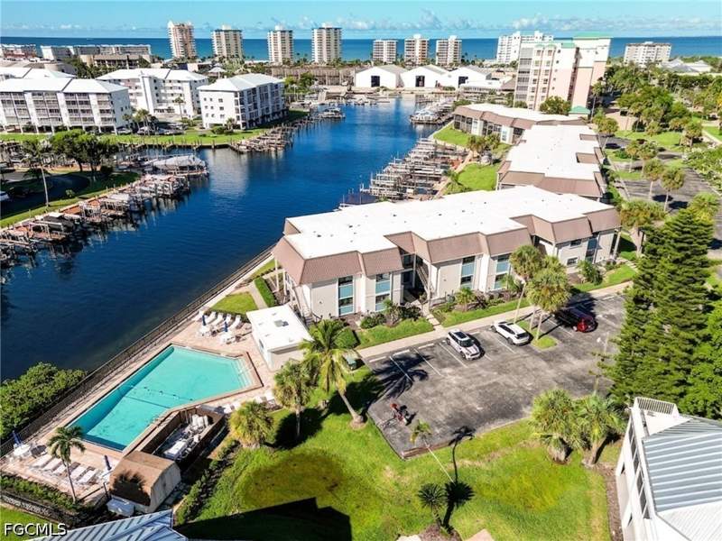 2 bedroom Condominium at 200 Lenell Rd 115, Estero Island Yacht & Racquet Club Condo, Fort Myers Beach — photo 3