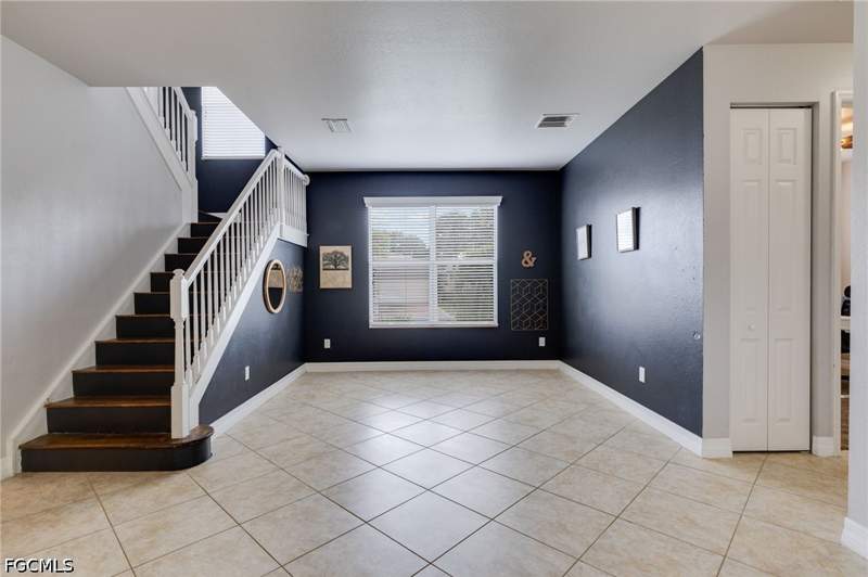 5 bedroom SingleFamilyResidence at 10519 Winged Elm Ln, Botanica Lakes, Fort Myers — photo 3