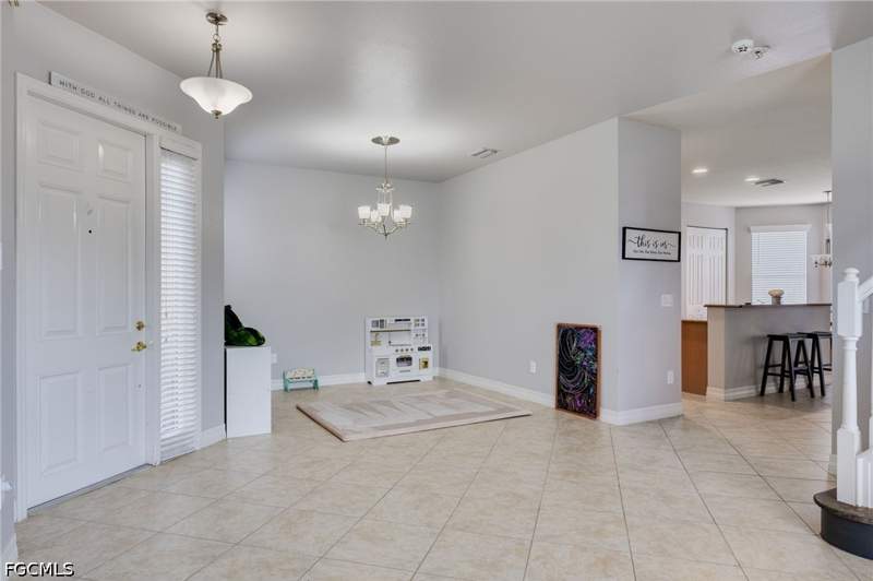 5 bedroom SingleFamilyResidence at 10519 Winged Elm Ln, Botanica Lakes, Fort Myers — photo 4