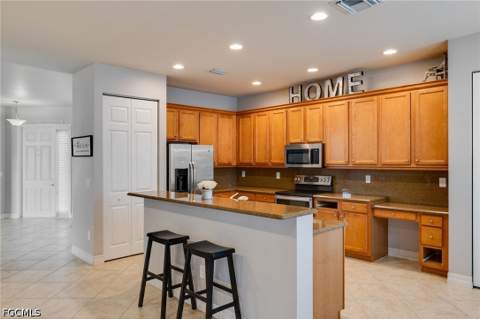 10519 Winged Elm Ln, Fort Myers FL - photo 8 of 34
