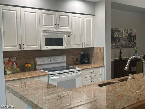 8076 Queen Palm Ln 412, Fort Myers FL - photo 10 of 45