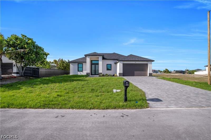3 bedroom SingleFamilyResidence at 211 NE 15th Ter, Cape Coral, Cape Coral — photo 4