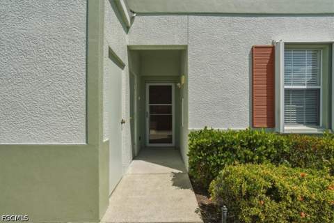 4223 Liron Ave 104, Fort Myers FL - photo 8 of 33