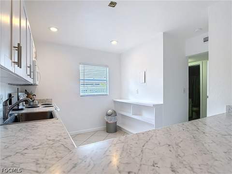 4293 Island Cir 4, Fort Myers FL - photo 11 of 48