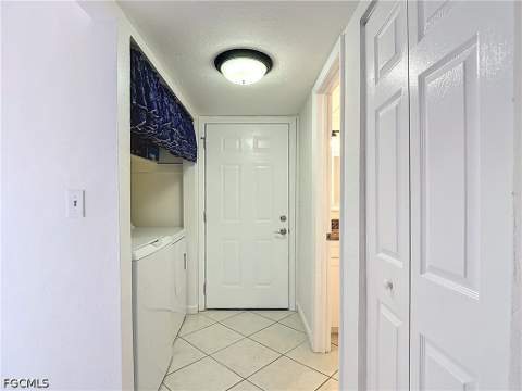 4293 Island Cir 4, Fort Myers FL - photo 6 of 48