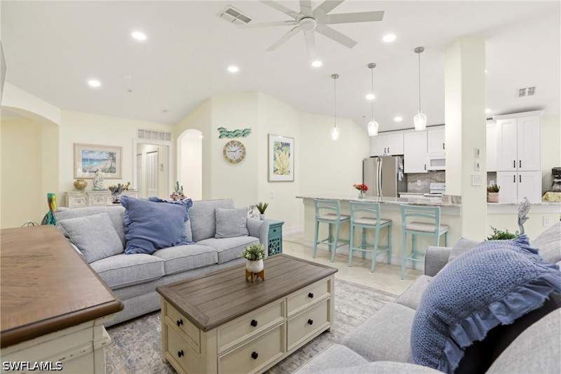 2 bedroom Condominium at 817 Carrick Bend Cir 201, Barbados, Naples — photo 5
