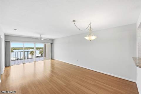 13105 Vanderbilt Dr 407, Naples FL - photo 10 of 38