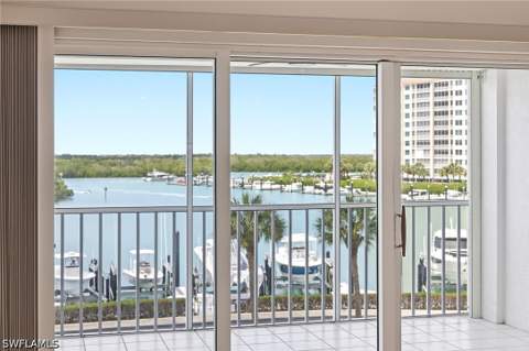 13105 Vanderbilt Dr 407, Naples FL - photo 13 of 38