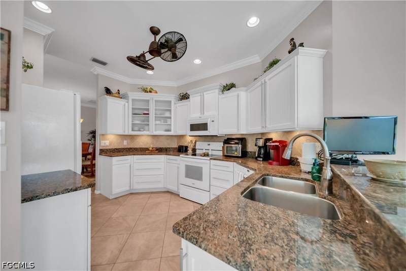 2 bedroom Attached at 8555 Fairway Bend Dr, Fairway Bend Village, Estero — photo 4