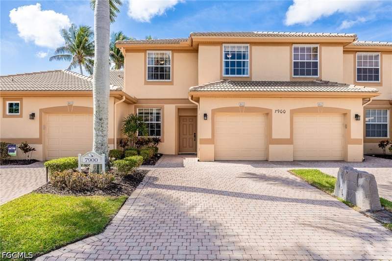 3 bedroom Townhouse at 7900 Lake Sawgrass Loop 4612, Reflection Lakes, Fort Myers — photo 2