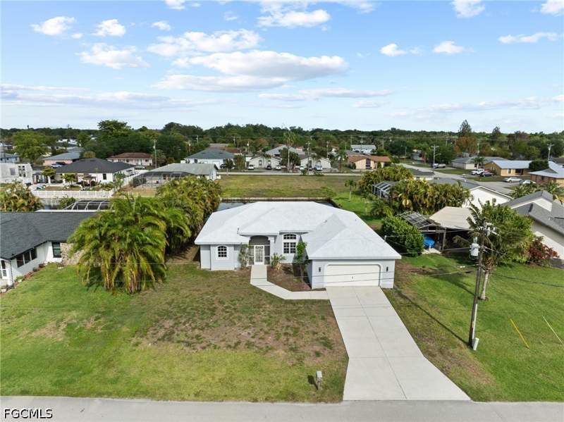 3 bedroom SingleFamilyResidence at 605 SE 23rd Ave, Cape Coral, Cape Coral — photo 3