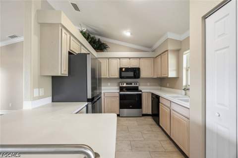 1529 Junior Ct, Lehigh Acres FL - photo 7 of 37