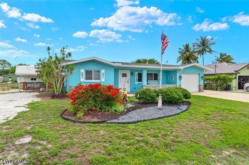 3 bedroom SingleFamilyResidence at 13527 Marquette Blvd, Fort Myers Shores, Fort Myers — photo 2