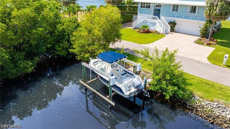 4 bedroom SingleFamilyResidence at 3968 Aloha Ln, Imperial Shores, Bonita Springs — photo 2