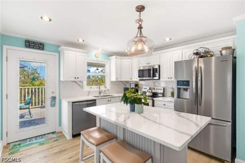 970 Sand Castle Rd, Sanibel FL - photo 11 of 41