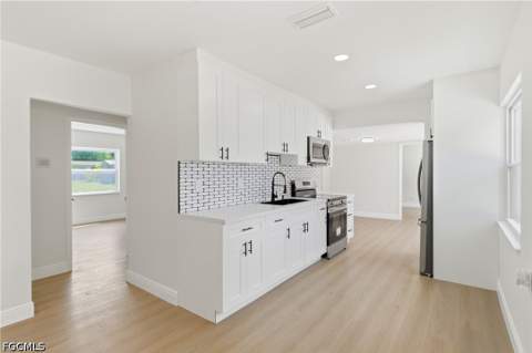 363 New York Dr, Fort Myers FL - photo 10 of 36