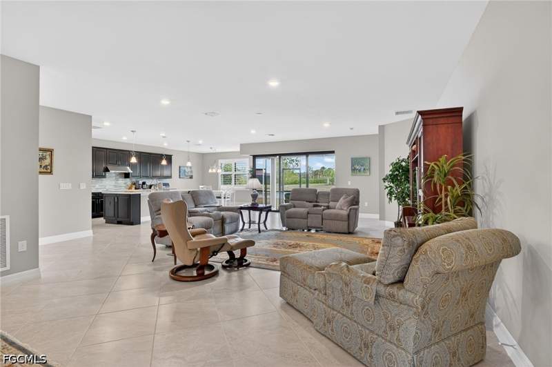 3 bedroom SingleFamilyResidence at 11279 Thurston Chase, Bridgetown, Fort Myers — photo 4