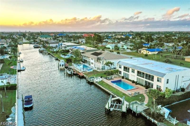 2 bedroom Condominium at 912 SE 46th St 201, Villa Grande, Cape Coral — photo 2