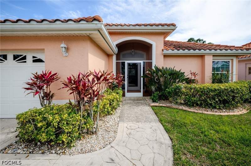 2 bedroom SingleFamilyResidence at 2420 Valparaiso Blvd, Del Vera Country Club, North Fort Myers — photo 3