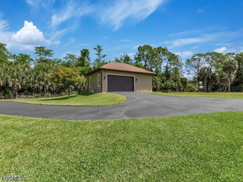 4 bedroom SingleFamilyResidence at 280 23rd St SW, Golden Gate Estates, Naples — photo 5