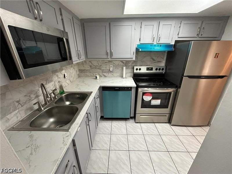 2 bedroom Condominium at 3704 Broadway 107, WINDSOR WEST, Fort Myers — photo 1