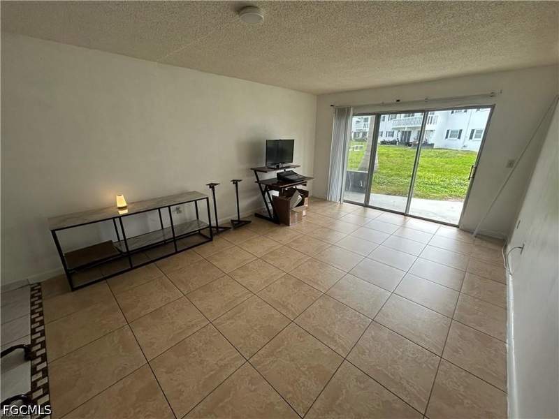2 bedroom Condominium at 3704 Broadway 107, WINDSOR WEST, Fort Myers — photo 4