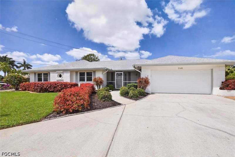 4 bedroom SingleFamilyResidence at 5148 Fairfield Dr, Tanglewood, Fort Myers — photo 2