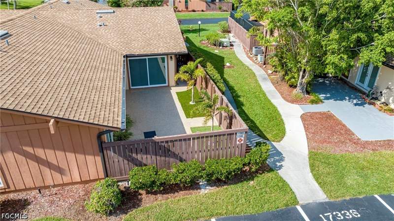 2 bedroom Attached at 17334 Birchwood Ln, Royal Woods, Fort Myers — photo 3