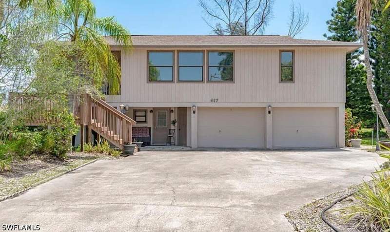 3 bedroom SingleFamilyResidence at 617 Somerset Ct, Tigertail, Marco Island — photo 2