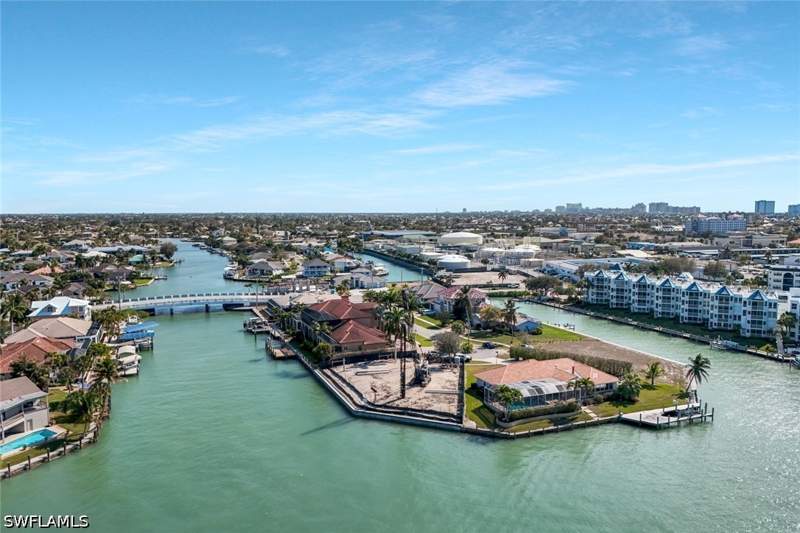 5 bedroom SingleFamilyResidence at 1231 Redwood Ct, Marco Island, Marco Island — photo 2