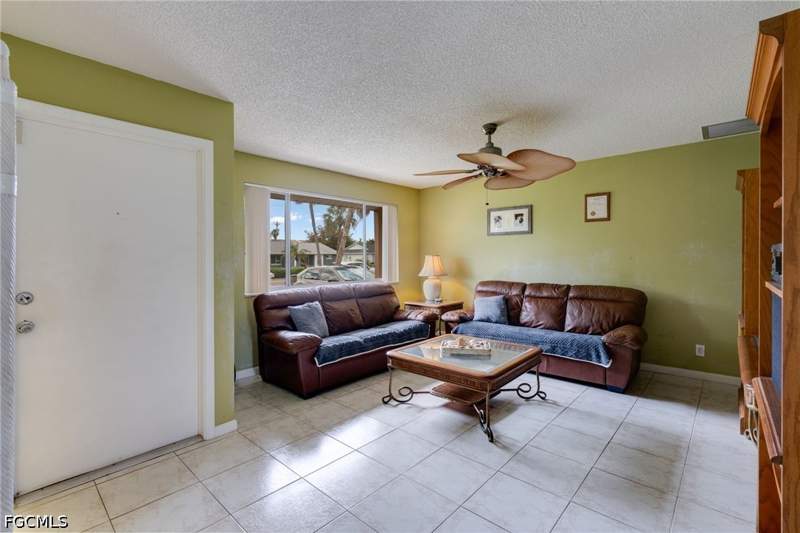 2 bedroom SingleFamilyResidence at 4521 Orchid Blvd, Cape Coral, Cape Coral — photo 4