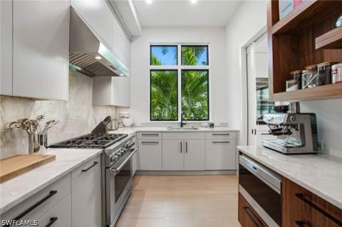 264 8th Ave S, Naples FL - photo 9 of 40