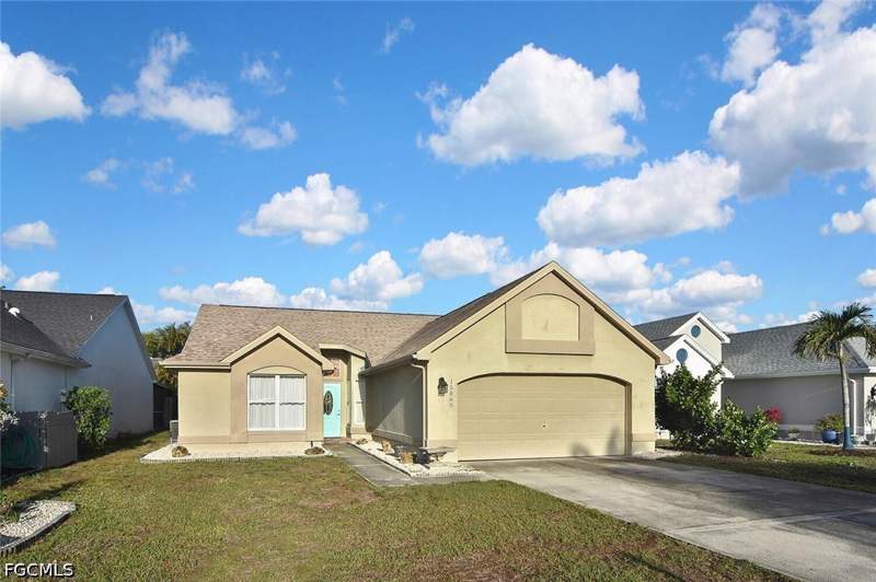 3 bedroom SingleFamilyResidence at 15065 Cloverdale Dr, The Meadow, Fort Myers — photo 2
