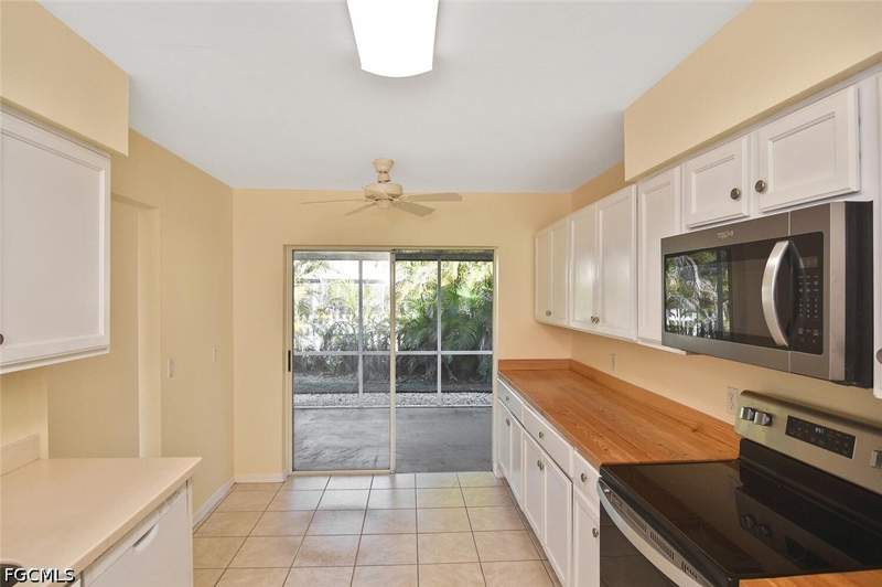3 bedroom SingleFamilyResidence at 15065 Cloverdale Dr, The Meadow, Fort Myers — photo 4