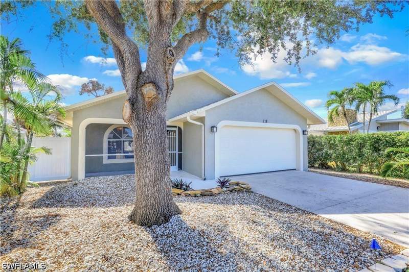 3 bedroom SingleFamilyResidence at 718 95th Ave N, Naples Park, Naples — photo 2