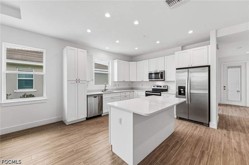 2 bedroom Attached at 13450 Causeway Palms Cv, The Villas At Causeway Key, Fort Myers — photo 4