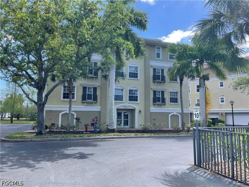 3 bedroom Condominium at 10031 Lake Cove Dr 302, Fisherman'S Cove, Fort Myers — photo 2