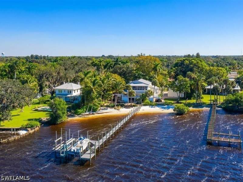 6 bedroom SingleFamilyResidence at 100 Fairview Ave, Coral Park, Fort Myers — photo 4